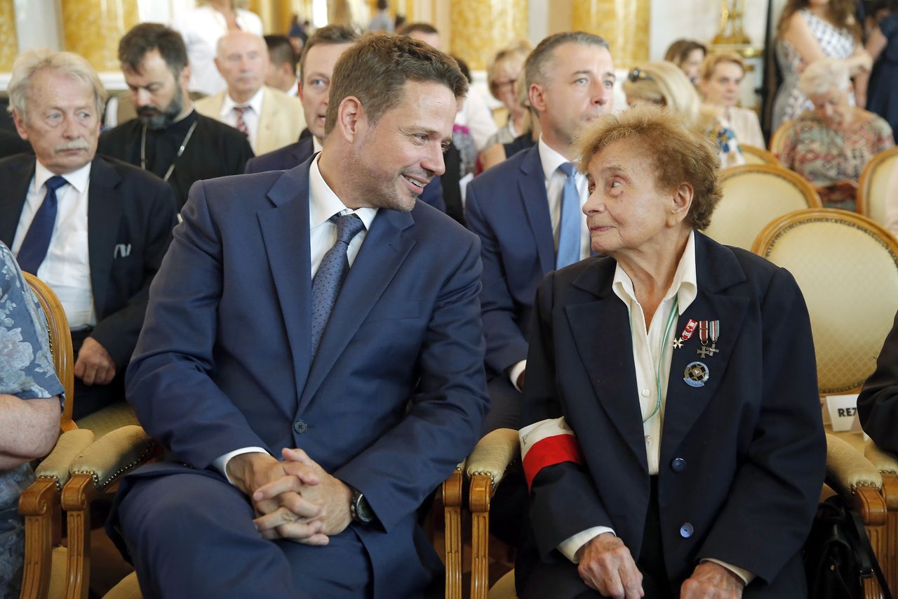 Rafał Trzaskowski jest MILIONEREM! Majątek prezydenta Warszawy PORAŻA!