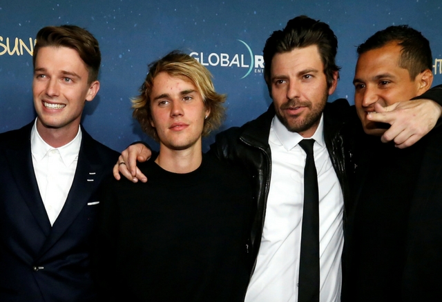 Smutny Justin na premierze filmu W blasku nocy