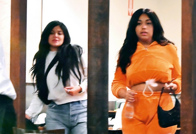 EKSKLUZYWNE zdjęcia Kylie z baru. TEN szczegół sprawia, wygląda strasznie! EKSKLUZYWNE zdjęcia Kylie z baru. TEN szczegół sprawia, wygląda strasznie!