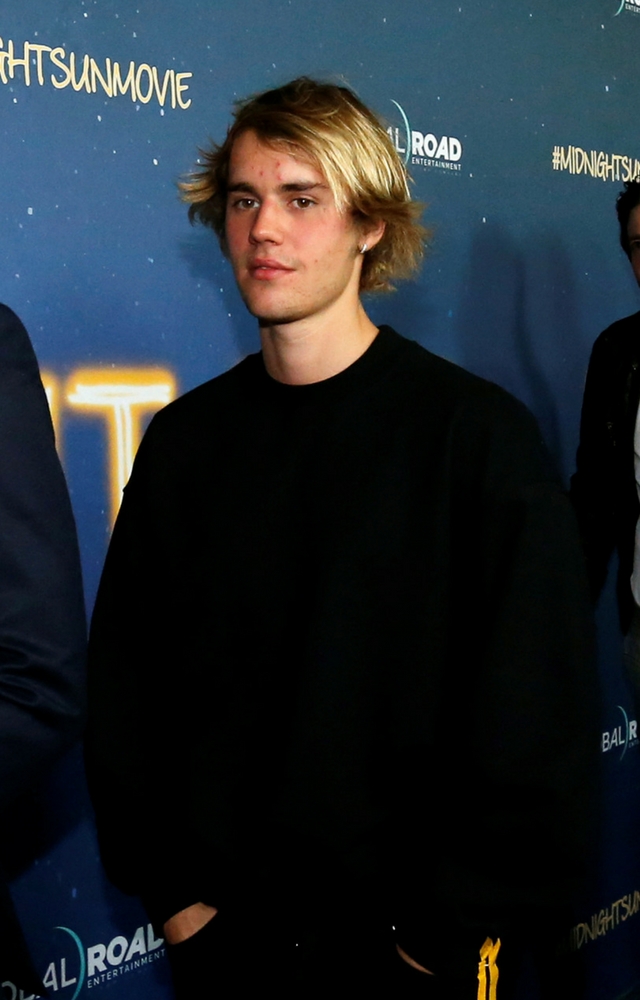 Smutny Justin na premierze filmu W blasku nocy