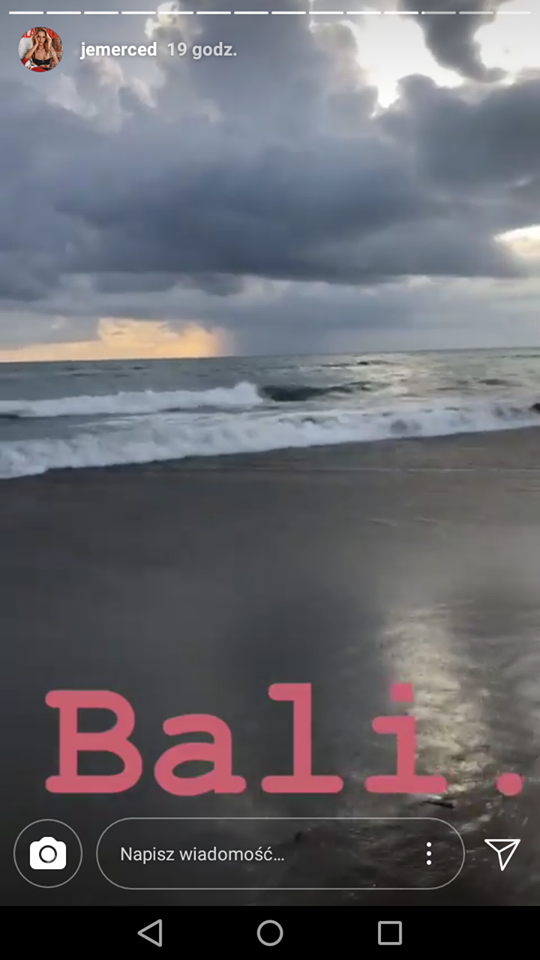 Jess twierdzi, że BARDZO ciężko pracuje! Oby się nie przemęczyła od tego słońca