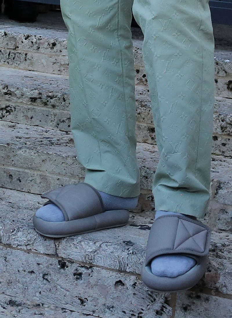 Ale OBCIACH! Kanye West założył na wesele TAKIE buty!