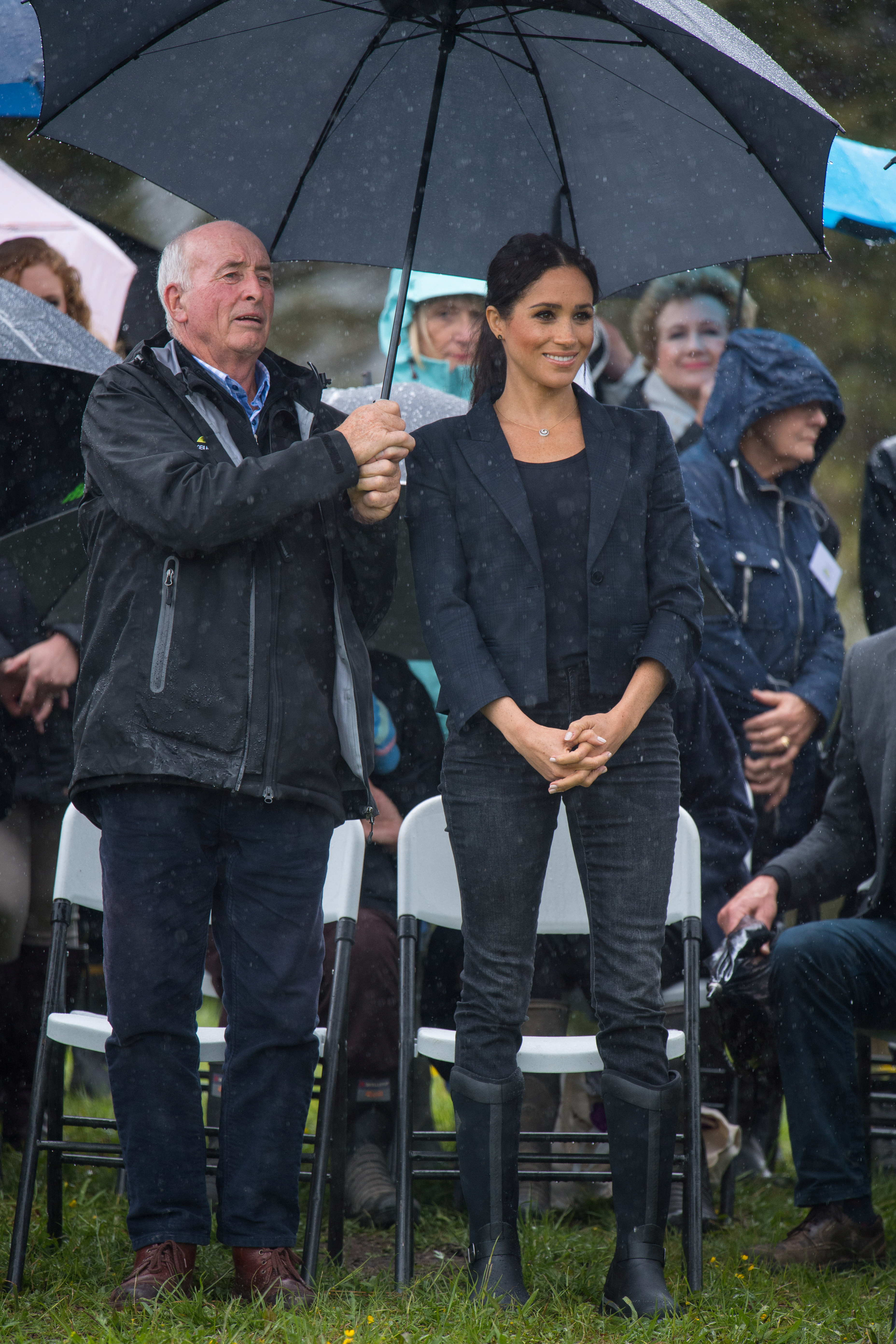 PRYWATNE zdjęcie Meghan i Harry'ego wstrząsnęło Internetem! Brzuszek ma ogromny