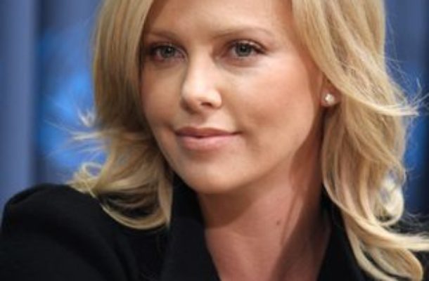 Dzika Charlize Theron (FOTO)