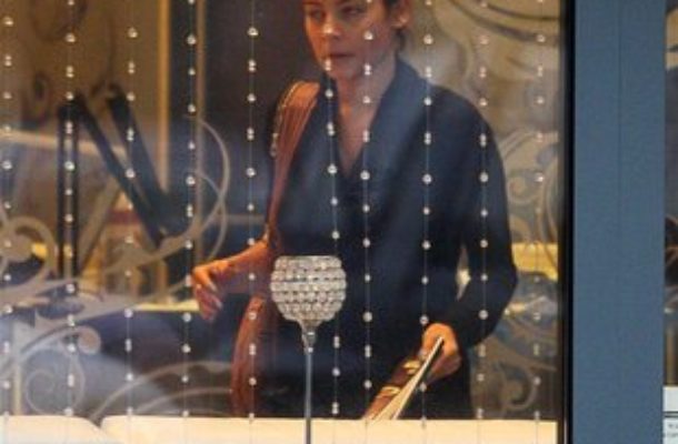 Anna Mucha przegania szarzyznę kolorowym manicure (FOTO)