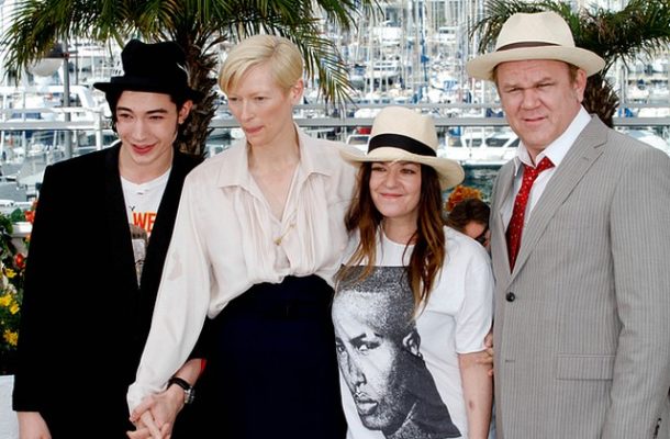 Czy to 18-letni kochanek Tildy Swinton? (FOTO)