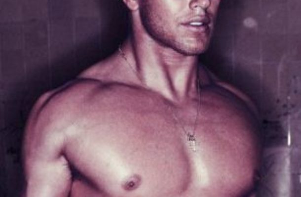 Kellan Lutz bez koszulki (FOTO)
