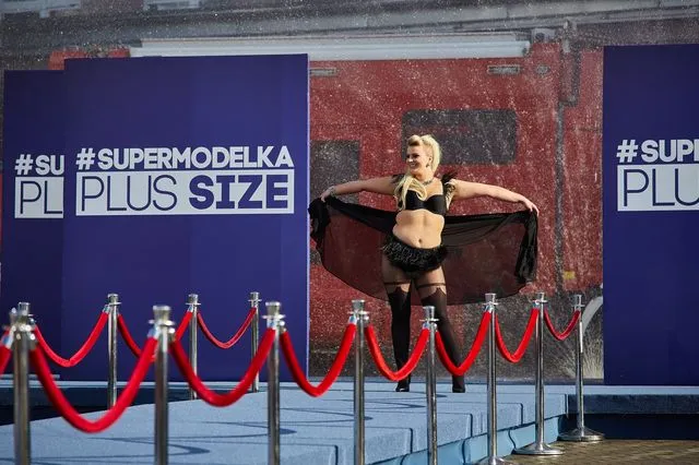 Supermodelka Plus Size - pokaz bielizny