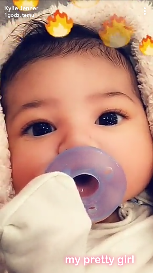 Kylie i Travis mają sposób na szybkie usypianie Stormi 