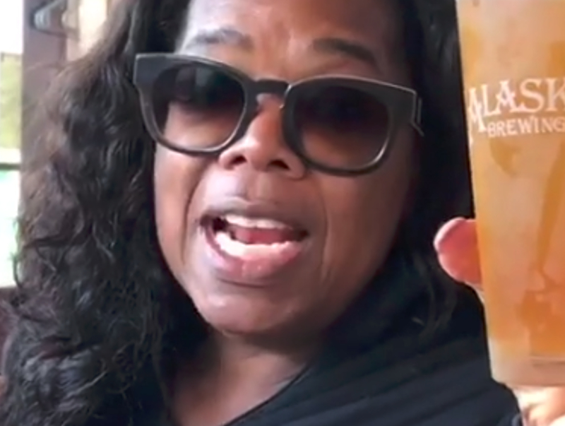 64-letnia Oprah Winfrey na okładce magazynu. Zobaczcie, jak ją WYPRASOWALI!