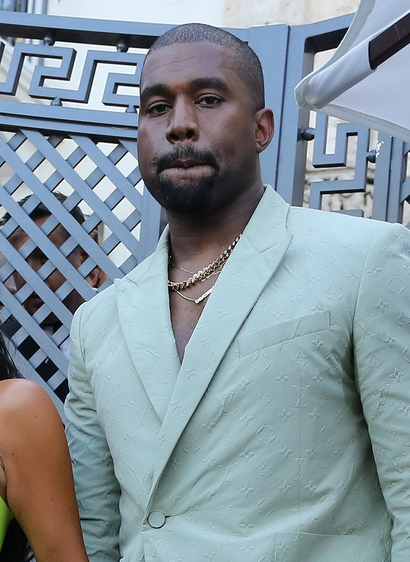 Ale OBCIACH! Kanye West założył na wesele TAKIE buty!