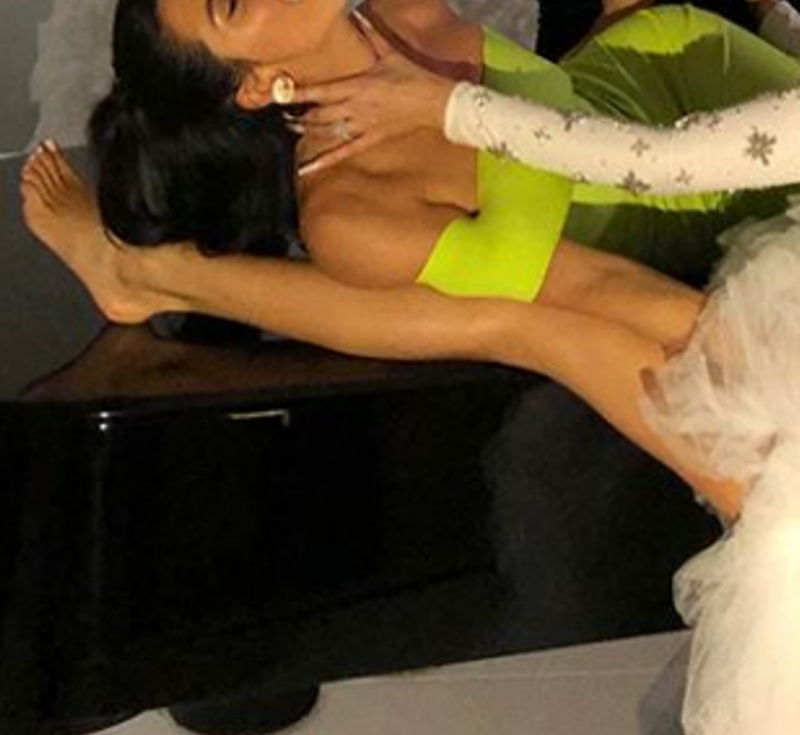 Chudziutka noga Khloe przeraża. Co się z nią stało?