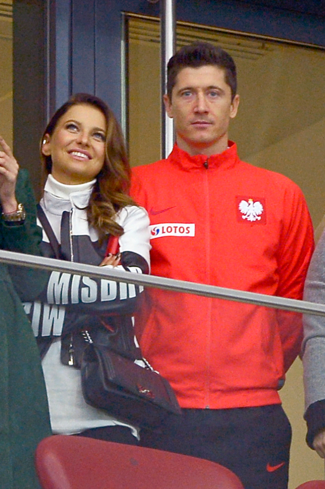 Lewandowski nie zmieni klubu? Straci na tym MILIONY Lewandowski nie zmieni klubu? Straci na tym MILIONY