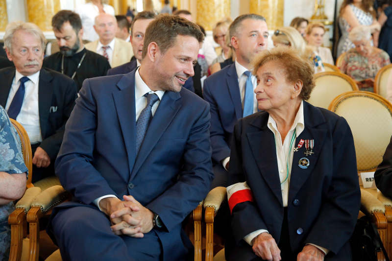 Rafał Trzaskowski nowym prezydentem Warszawy! Pochwalił się uroczym synem i żoną Rafał Trzaskowski nowym prezydentem Warszawy! Pochwalił się uroczym synem i żoną