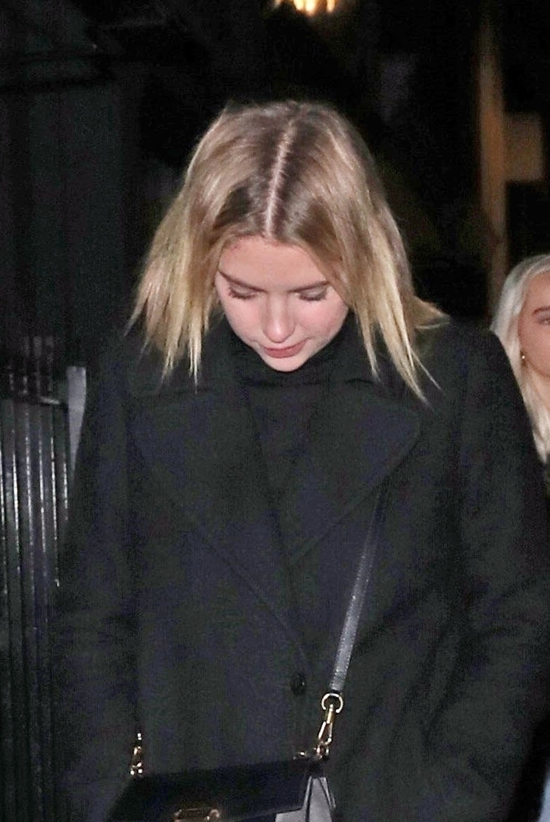 Cara Delevingne na NIEUDANEJ randce z dziewczyną (ZDJĘCIA) Cara Delevingne na NIEUDANEJ randce z dziewczyną (ZDJĘCIA)