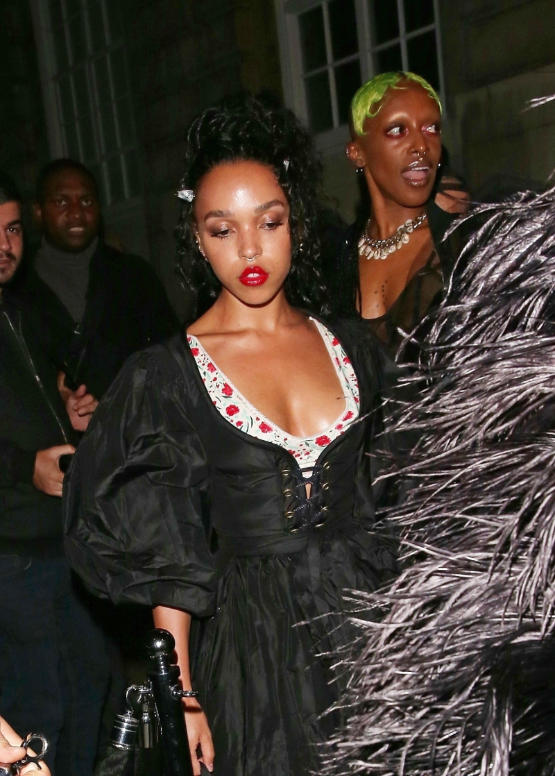 Shia LaBeouf i FKA Twigs są PARĄ! Przyłapali ich w intymnej sytuacji!