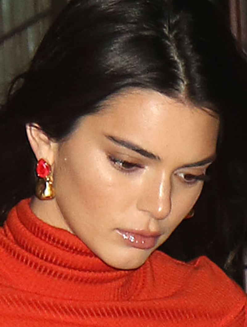 Kendall Jenner świeci sutkami na ulicach Nowego Jorku! Spełnia amerykański sen? Kendall Jenner świeci sutkami na ulicach Nowego Jorku! Spełnia amerykański sen?