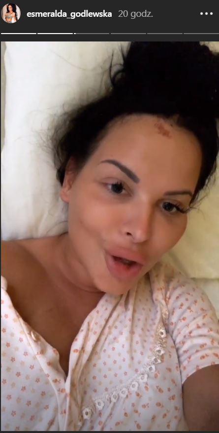 Esmeralda tłumaczy się z wypadku 