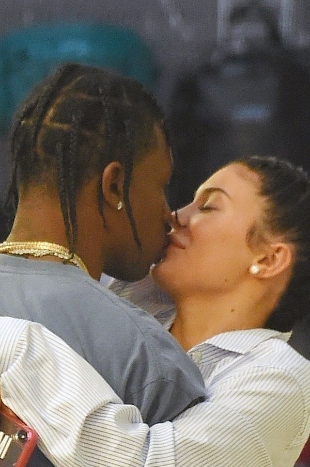 Kylie PŁAKAŁA przez to, co powiedział jej Travis