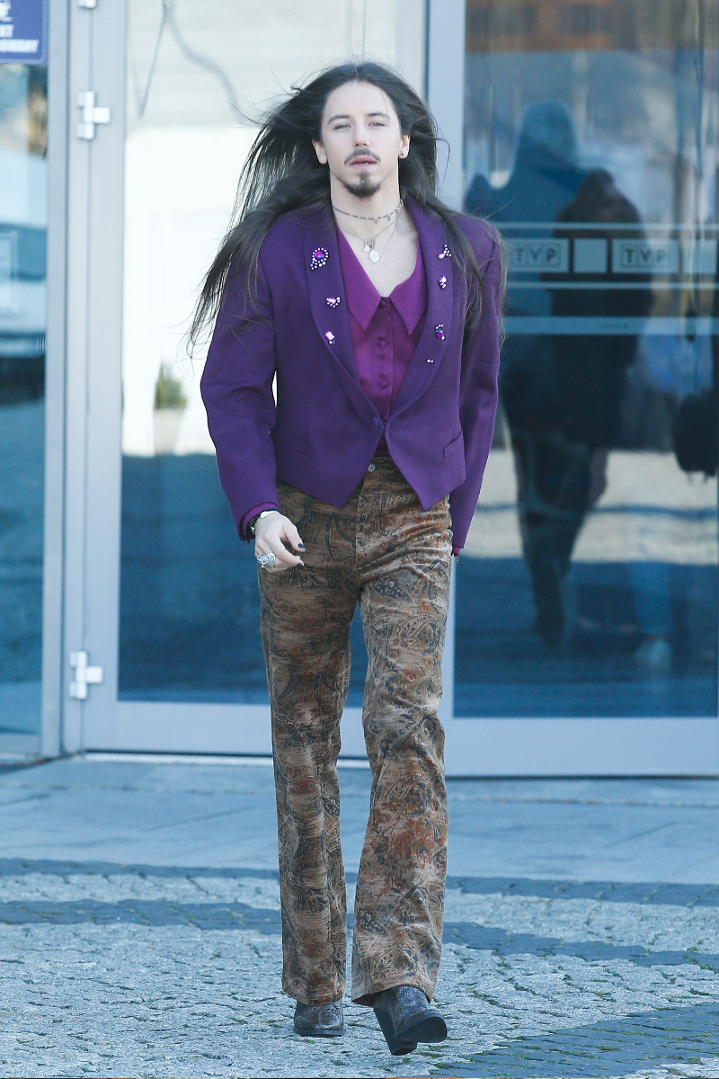 Seksowny Szpak KUSI pod studiem TVP (ZDJĘCIA) Seksowny Szpak KUSI pod studiem TVP (ZDJĘCIA)