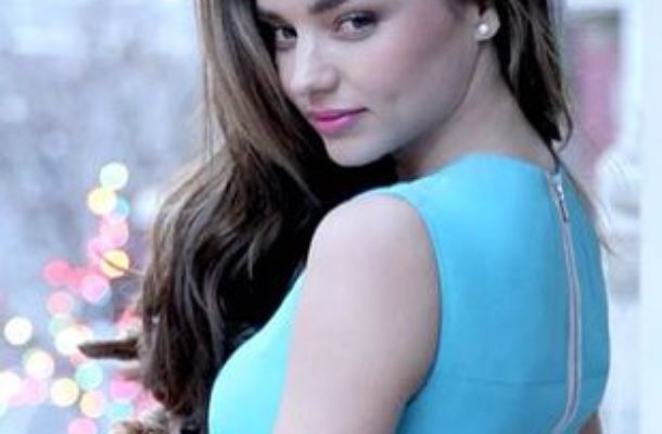 Miranda Kerr z mamą i babcią w łóżku (FOTO)