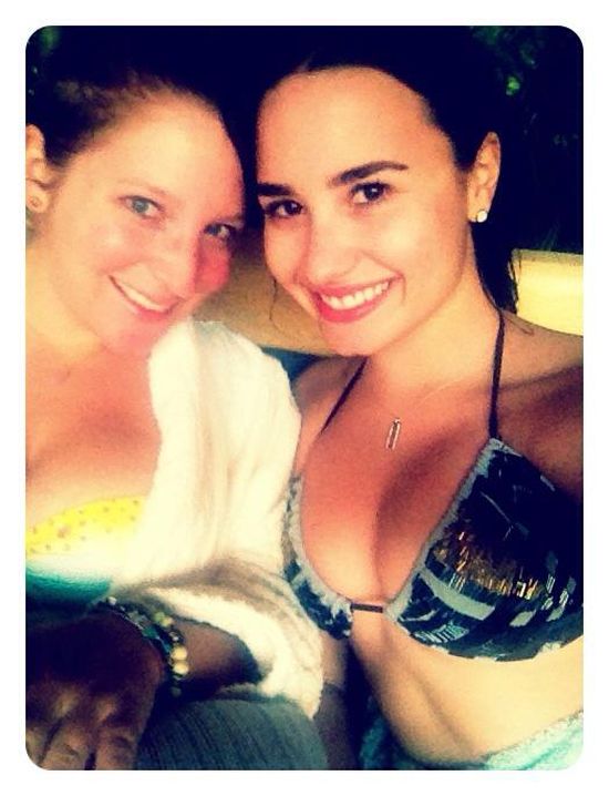 Demi Lovato: Moje cycki są jak ślady po ukąszeniach komarów! Demi Lovato: Moje cycki są jak ślady po ukąszeniach komarów!