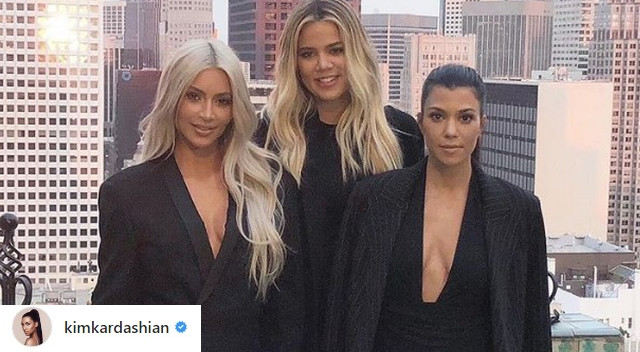 Ludzie myślą, że Khloe użyła na tym zdjęciu Kim i Kourt, by ukryć brzuch Ludzie myślą, że Khloe użyła na tym zdjęciu Kim i Kourt, by ukryć brzuch