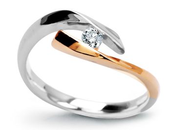 Czyżby Rosie Huntington-Whiteley została narzeczoną? (FOTO)