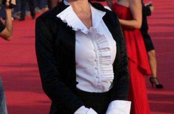 Ellen Barkin nie żałuje sobie wypełniaczy (FOTO)
