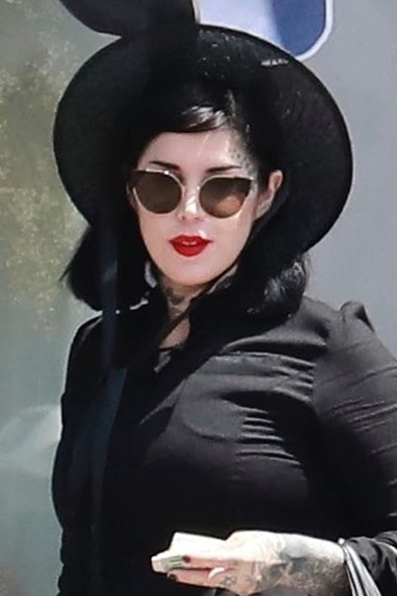 Czarna i CIĘŻARNA Kat Von D na spacerze! Tym razem przesadziła? Czarna i CIĘŻARNA Kat Von D na spacerze! Tym razem przesadziła?