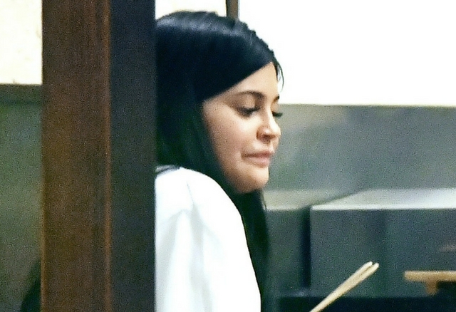 EKSKLUZYWNE zdjęcia Kylie z baru. TEN szczegół sprawia, wygląda strasznie! EKSKLUZYWNE zdjęcia Kylie z baru. TEN szczegół sprawia, wygląda strasznie!