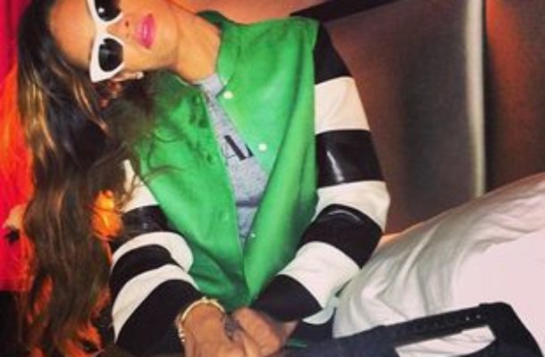 Rihanna pije wino z gwinta  (FOTO)
