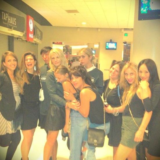 Jessica Alba szajele na koncercie Beyonce. Jessica Alba szajele na koncercie Beyonce.