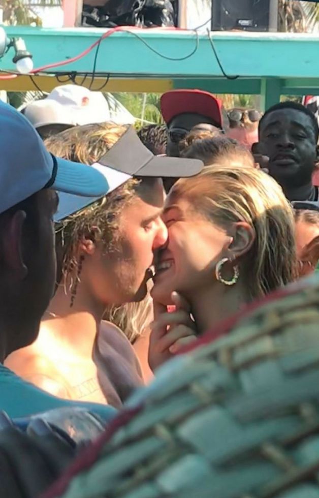 Hailey Baldwin jest w CIĄŻY?! Justin chce mieć dziecko jak najszybciej! Hailey Baldwin jest w CIĄŻY?! Justin chce mieć dziecko jak najszybciej!