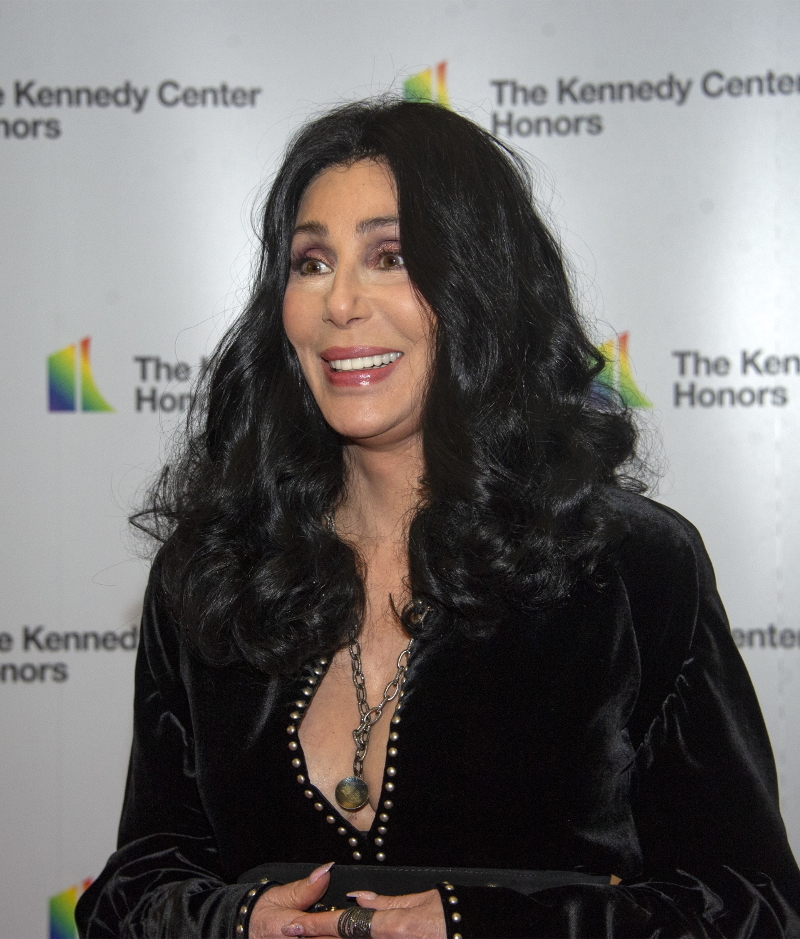 72-letnia Cher bez ANI jednej zmarszczki pozuje w MEGA krótkiej sukience