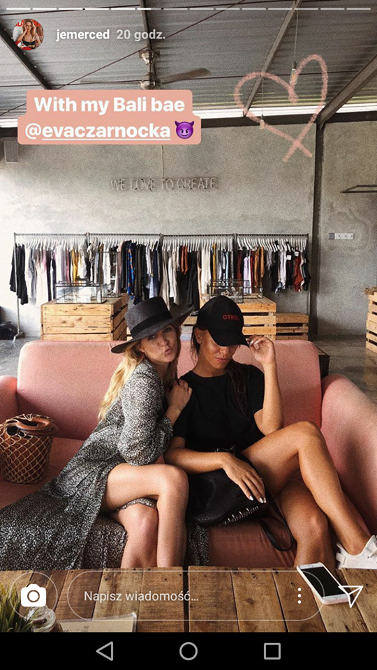 Jess twierdzi, że BARDZO ciężko pracuje! Oby się nie przemęczyła od tego słońca