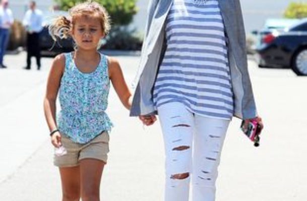 6-letnia Honor chodzi z mamą do pracy! (FOTO)