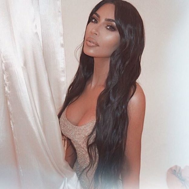 Kim Kardashian przed?u?y?a szyj?