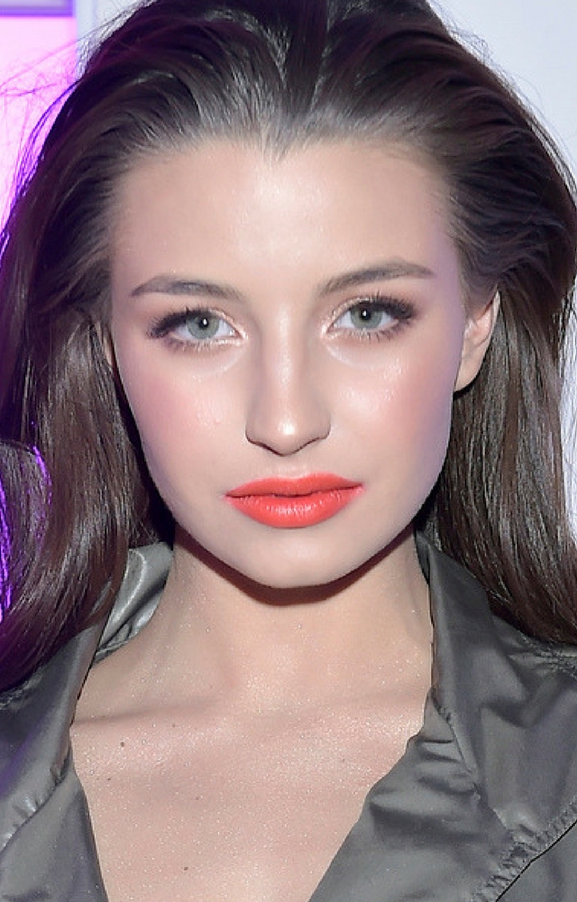 Okropna stylizacja Julii Wieniawy! Aktorka zaliczyła WPADKĘ