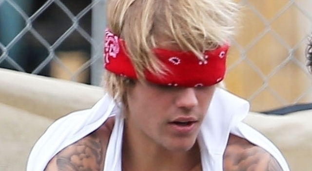 Zamyślony Bieber chwyta swoje PRZYRODZENIE. Wciąż przeżywa rozstanie Seleną?