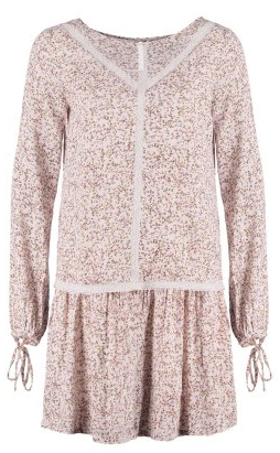 10% rabatu na sukienki i płaszcze w Zalando! 10% rabatu na sukienki i płaszcze w Zalando!