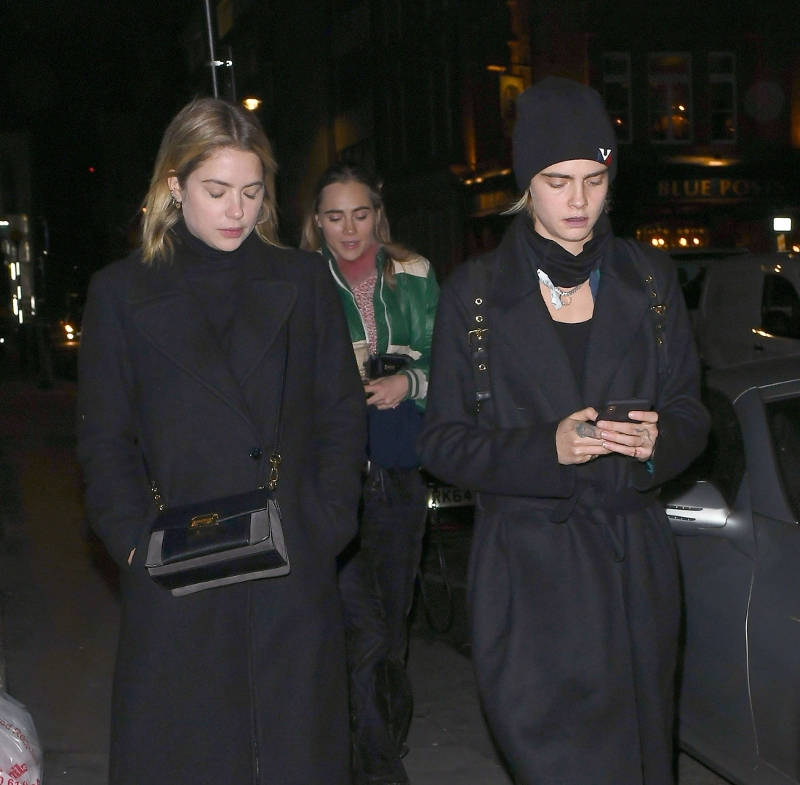 Cara Delevingne na NIEUDANEJ randce z dziewczyną (ZDJĘCIA) Cara Delevingne na NIEUDANEJ randce z dziewczyną (ZDJĘCIA)