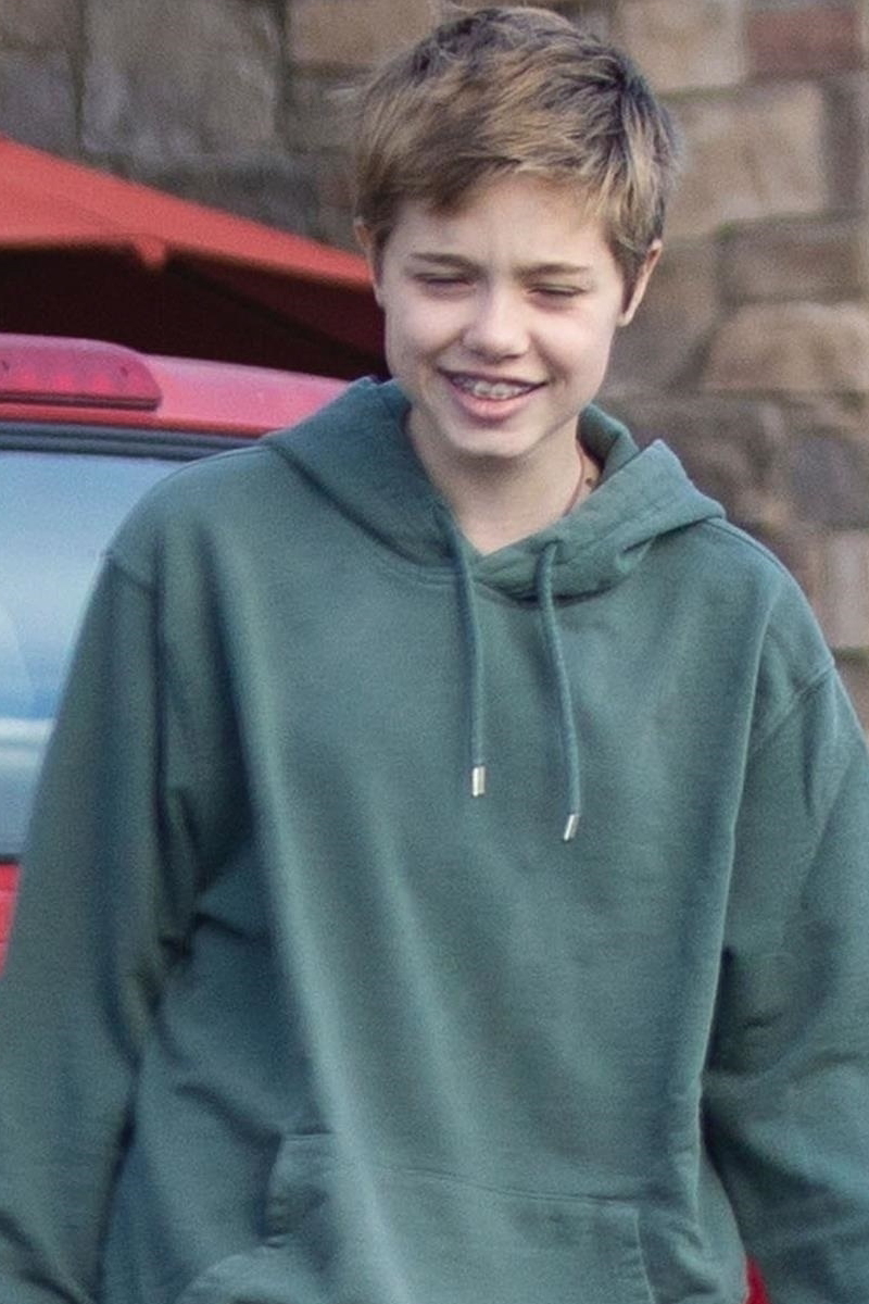 12-letnia Shiloh Jolie-Pitt taszczy zakupy z bratem (ZDJĘCIA)