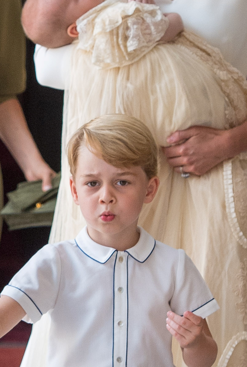 Zdjęcia z chrztu księcia Louisa! Kate Middleton wyglądała NIESAMOWICIE!