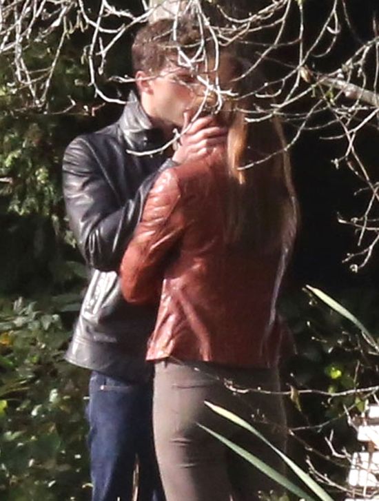 Pan Grey i Anastasia Steel pogrążeni w pocałunku (FOTO)