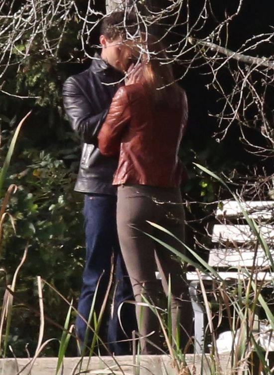 Pan Grey i Anastasia Steel pogrążeni w pocałunku (FOTO)