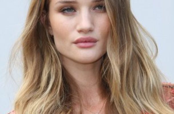 Rosie Huntington-Whiteley nawet w płaszczu wygląda sexy!