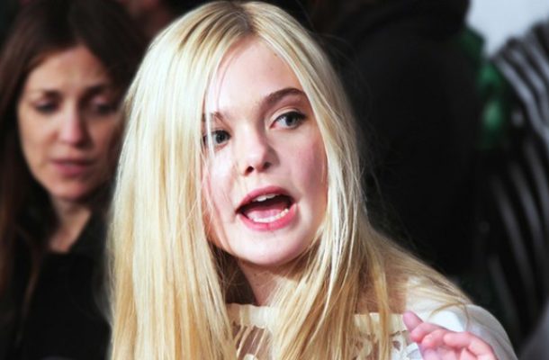 Elle Fanning śmieszna w butach od Louisa Vuittona (FOTO)