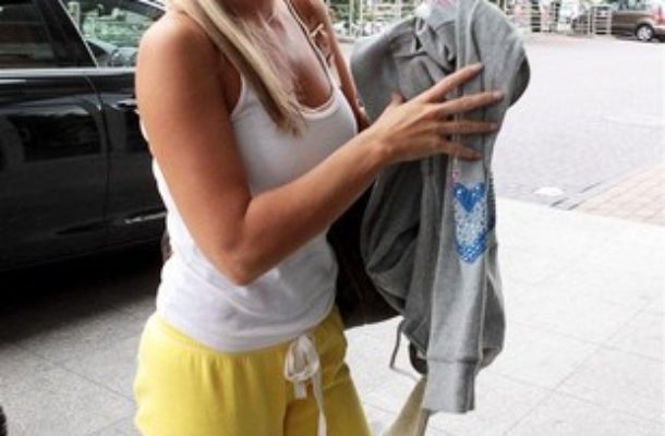 Joanna Krupa w dresach na lotnisku (FOTO)