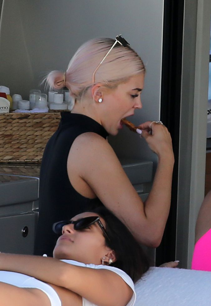 Kylie Jenner jest w drugiej CIĄŻY?! Zdradza szczegóły! 